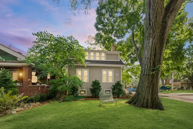 $750,000 | 2101 Pioneer Road, Evanston, IL 60201