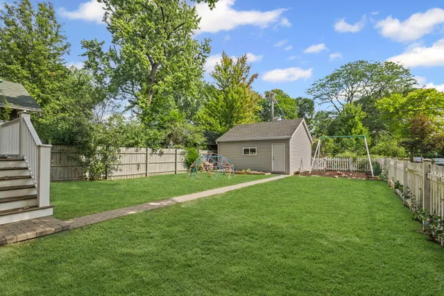 $750,000 | 2101 Pioneer Road, Evanston, IL 60201