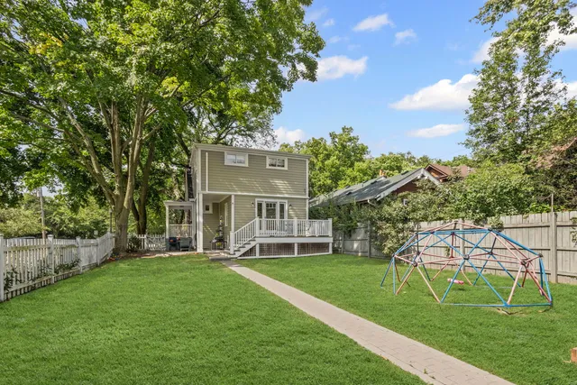 $750,000 | 2101 Pioneer Road, Evanston, IL 60201