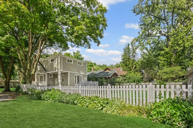 $750,000 | 2101 Pioneer Road, Evanston, IL 60201