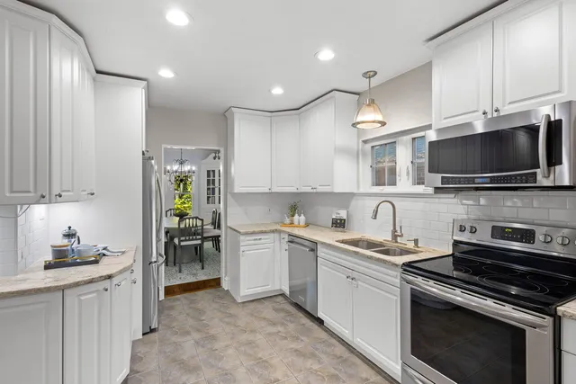 $750,000 | 2101 Pioneer Road, Evanston, IL 60201