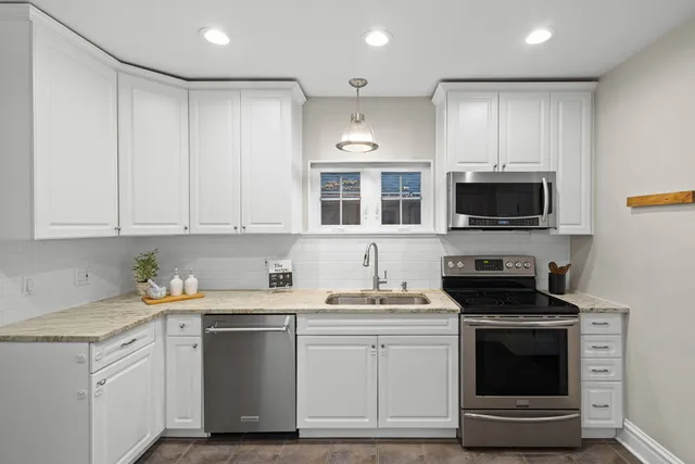 $750,000 | 2101 Pioneer Road, Evanston, IL 60201