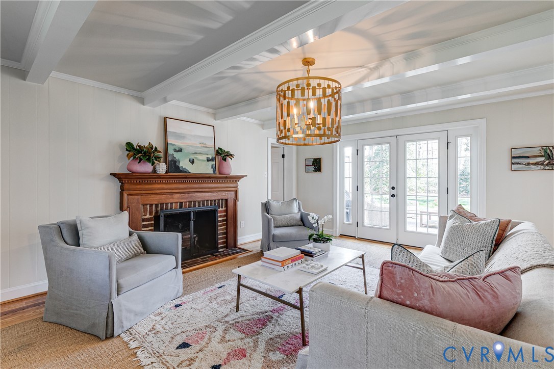 10451 Cherokee Road Richmond, VA 23235 - Photo 14 of 36 Living room