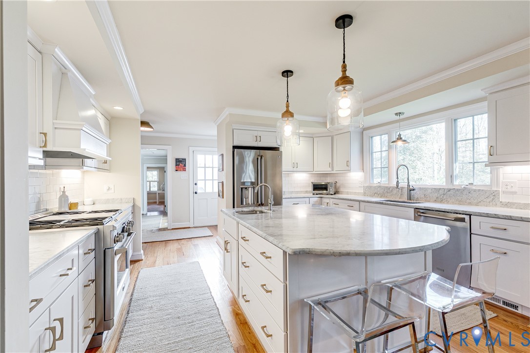 10451 Cherokee Road Richmond, VA 23235 - Photo 7 of 36 Large renovated kitchen