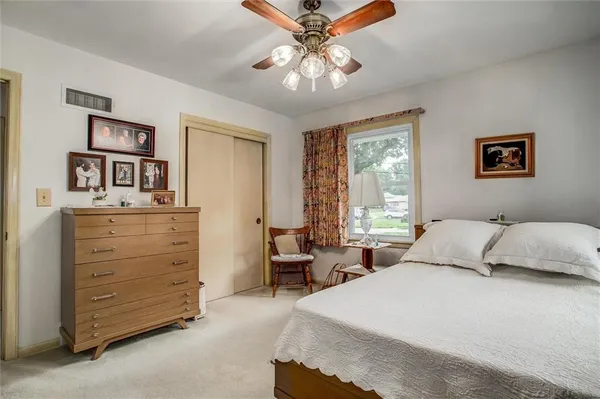 $330,000 | 421 Southwest Stratford Road, Lee's Summit, MO 64081