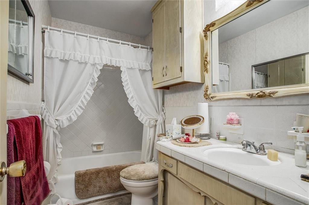 421 Southwest Stratford Road Lee's Summit, MO 64081 - Photo 14 of 27