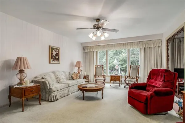 $330,000 | 421 Southwest Stratford Road, Lee's Summit, MO 64081