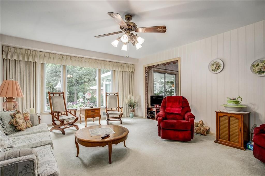 421 Southwest Stratford Road Lee's Summit, MO 64081 - Photo 4 of 27