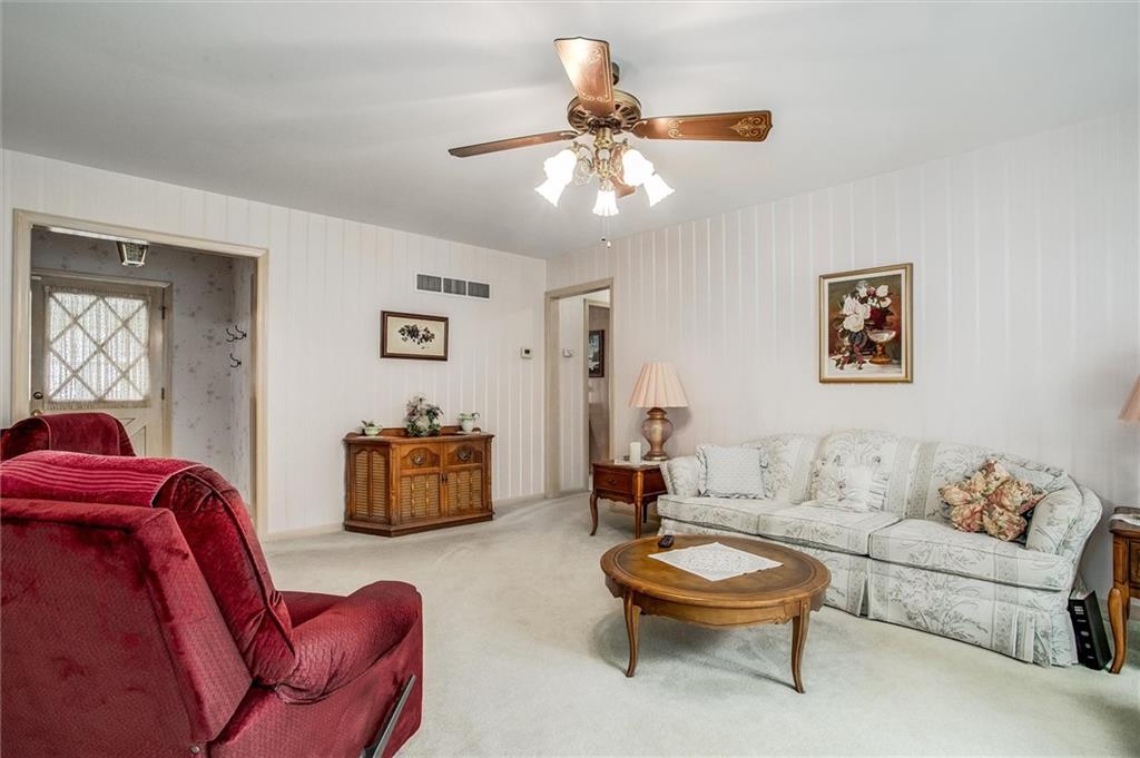 421 Southwest Stratford Road Lee's Summit, MO 64081 - Photo 5 of 27