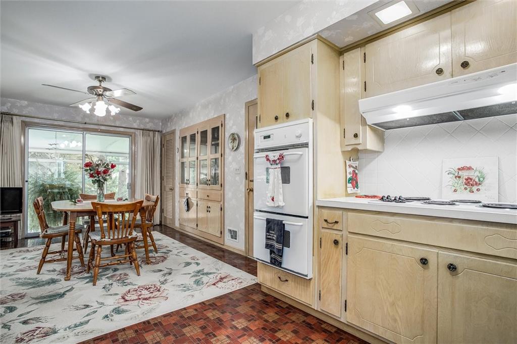 421 Southwest Stratford Road Lee's Summit, MO 64081 - Photo 8 of 27