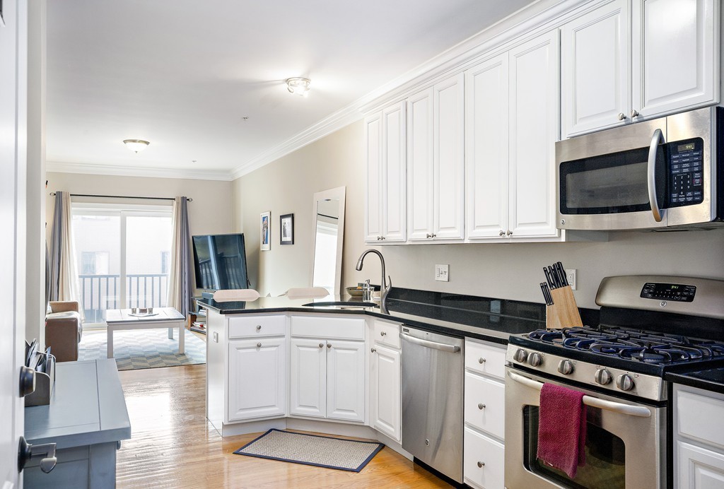 160 School Street, Unit 31 Waltham, MA 02451 - Photo 5 of 14