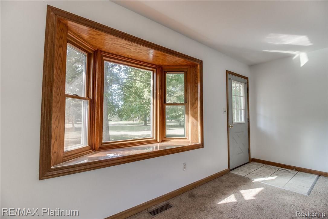 3802 Steinacker Road Howell, MI 48855 - Photo 10 of 34 Interiors 7.jpg