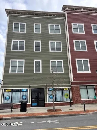 $2,895 | 12 White Street, Unit 3132, Cohoes, NY 12047