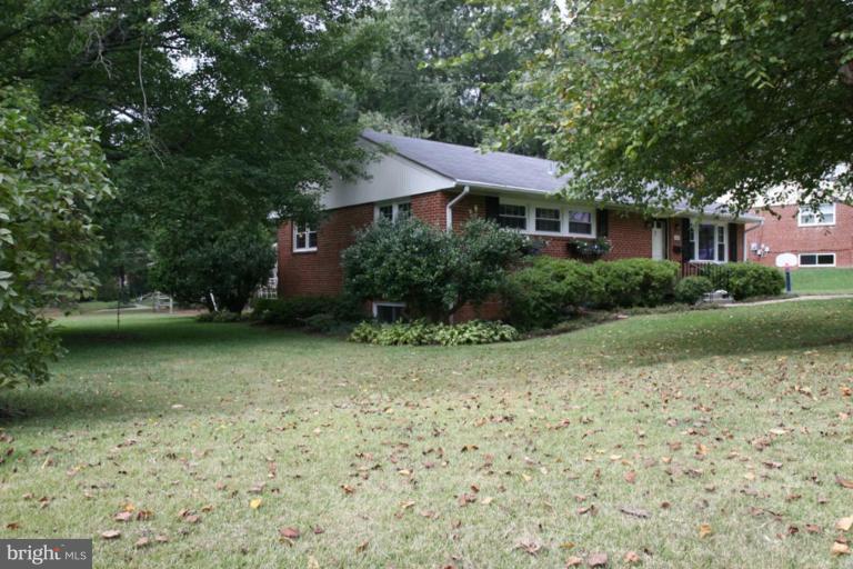 5421 Moultrie Road Springfield, VA 22151 - Photo 4 of 30 Exterior #4