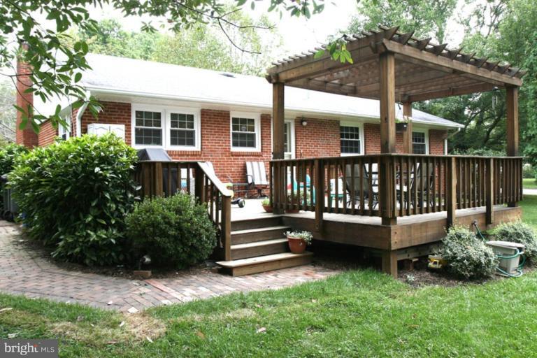 5421 Moultrie Road Springfield, VA 22151 - Photo 7 of 30 Deck