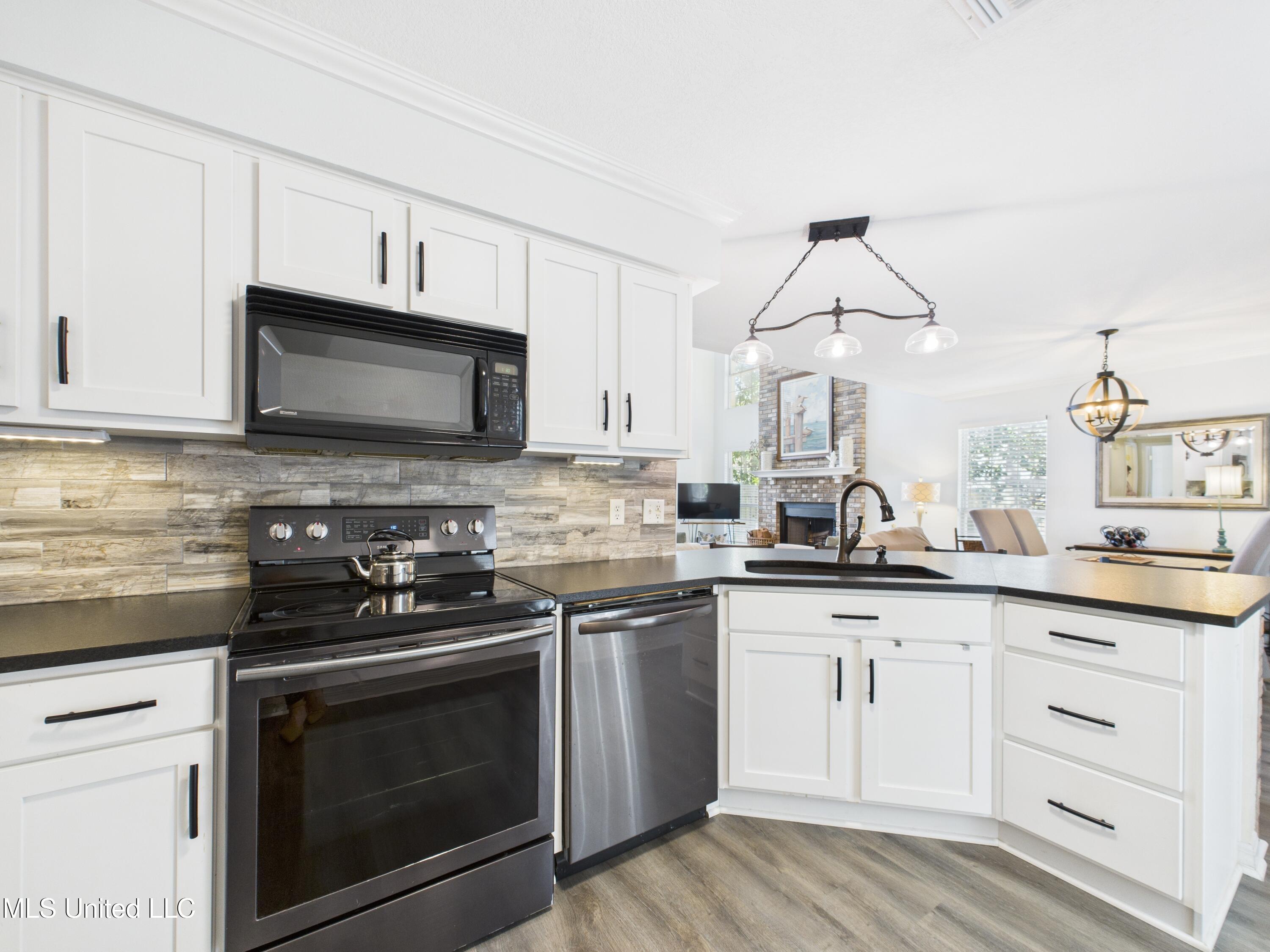 9605 Oak Crest Lane Ocean Springs, MS 39564 - Photo 13 of 39 CAM04449G0-PR0032-STILL016