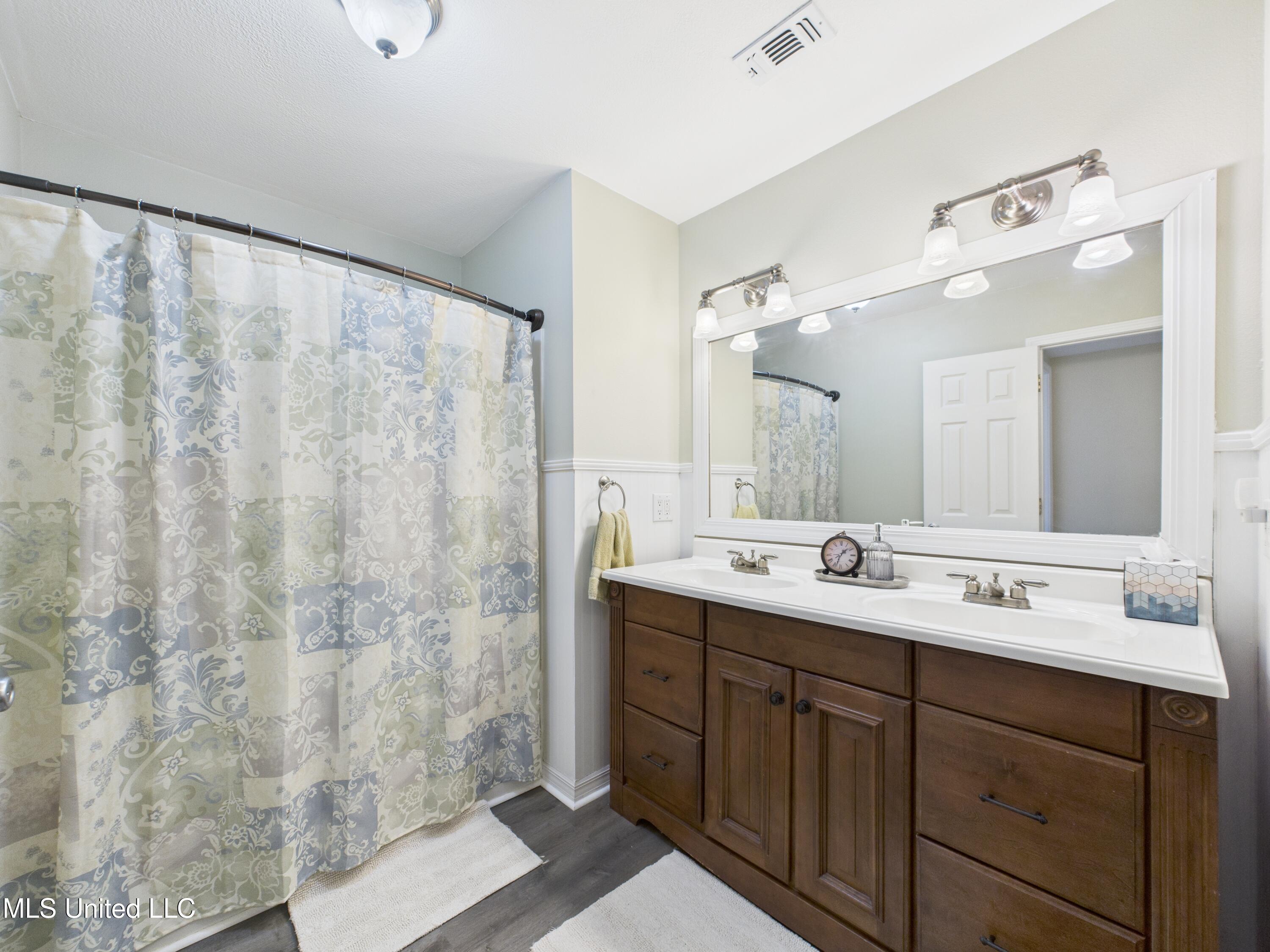 9605 Oak Crest Lane Ocean Springs, MS 39564 - Photo 17 of 39 CAM04449G0-PR0032-STILL021