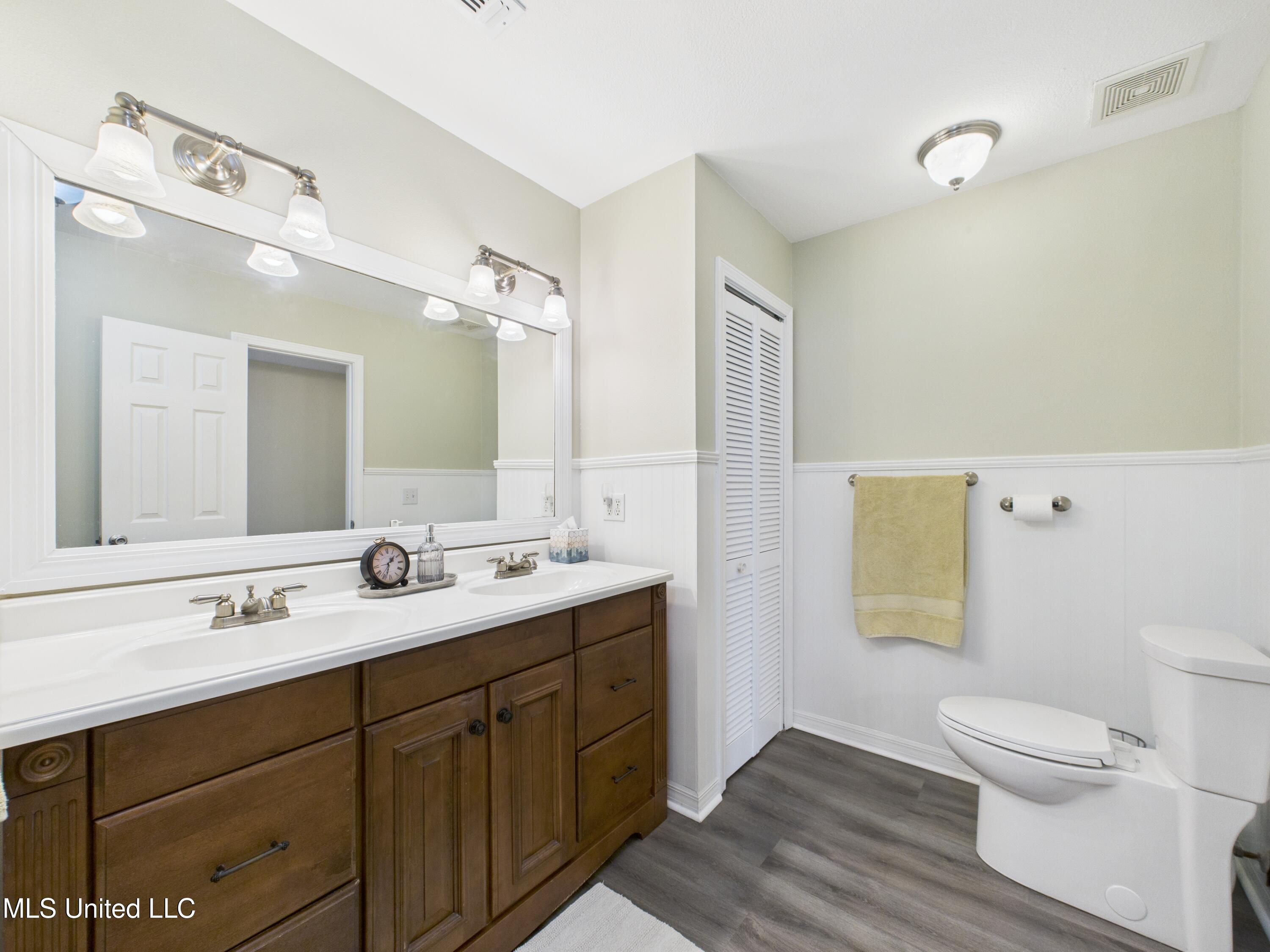 9605 Oak Crest Lane Ocean Springs, MS 39564 - Photo 18 of 39 CAM04449G0-PR0032-STILL022