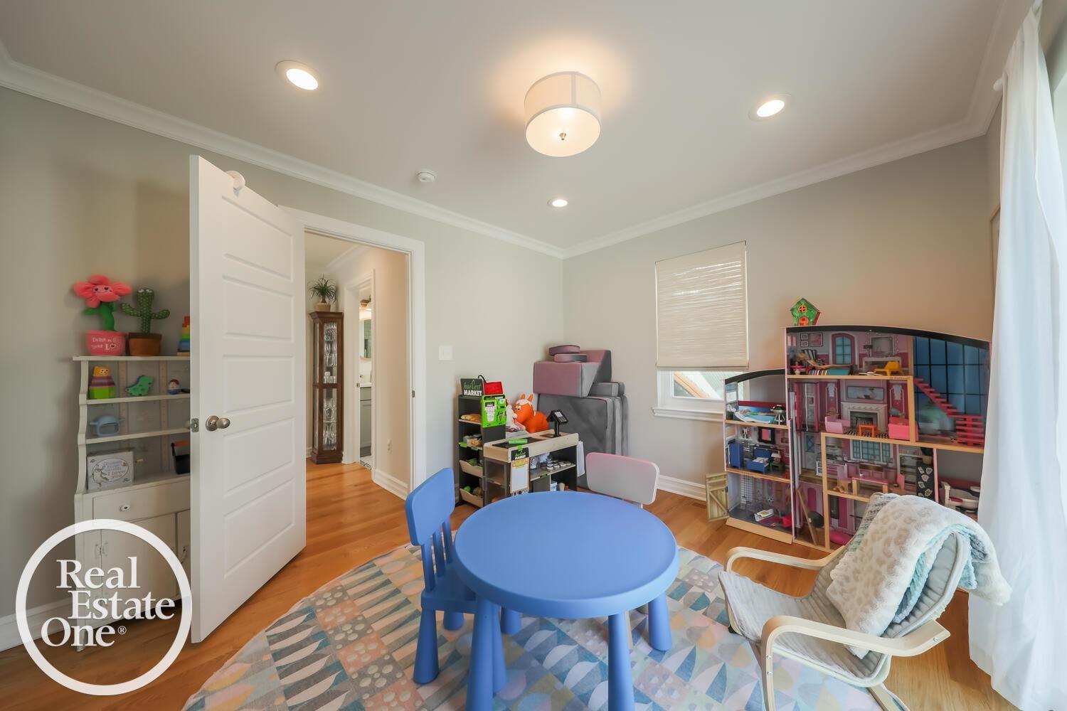 122 Muir Road Grosse Pointe Farms, MI 48236 - Photo 10 of 28