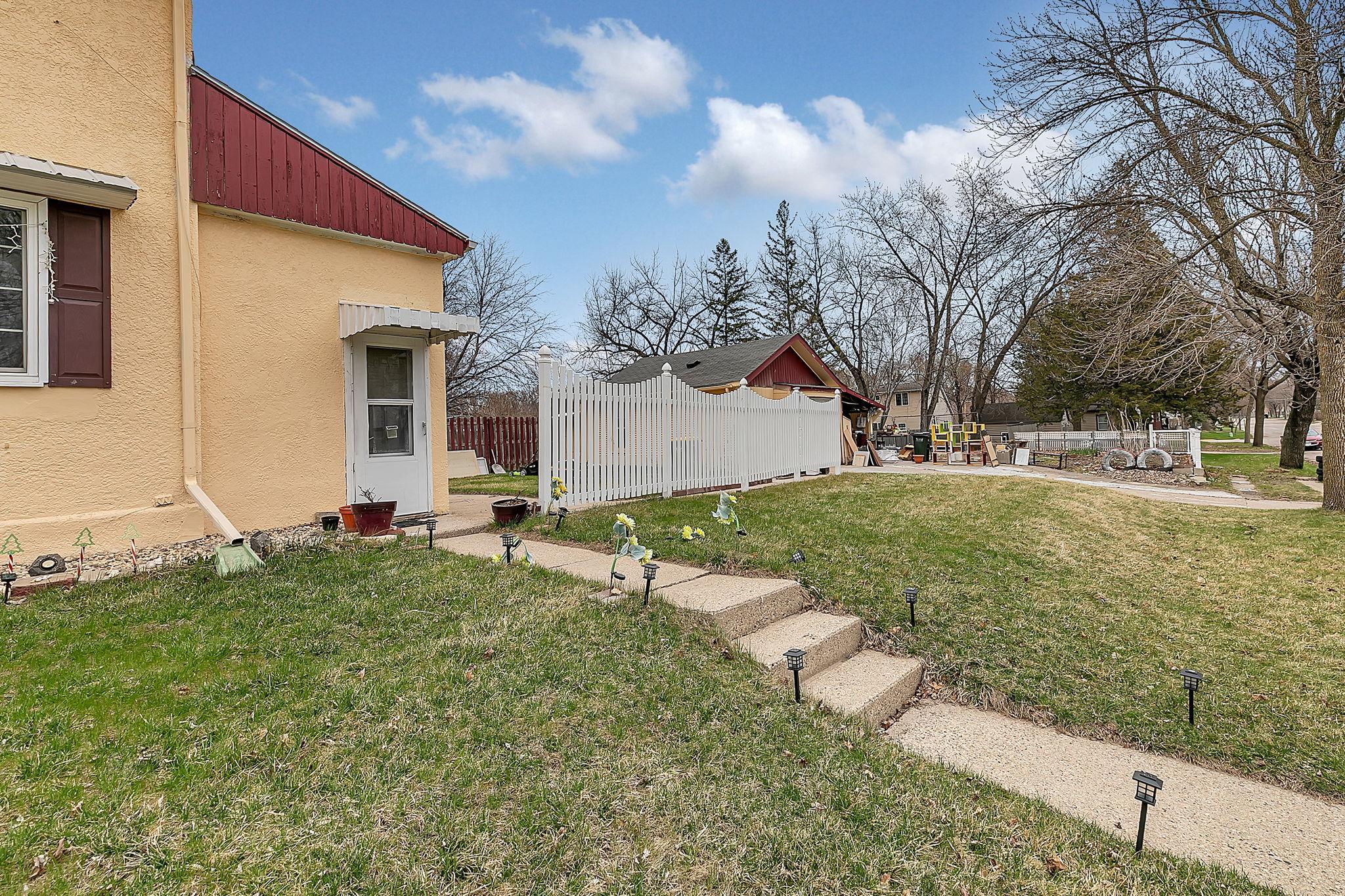 525 13th Street Southwest Willmar, MN 56201 - Photo 3 of 26