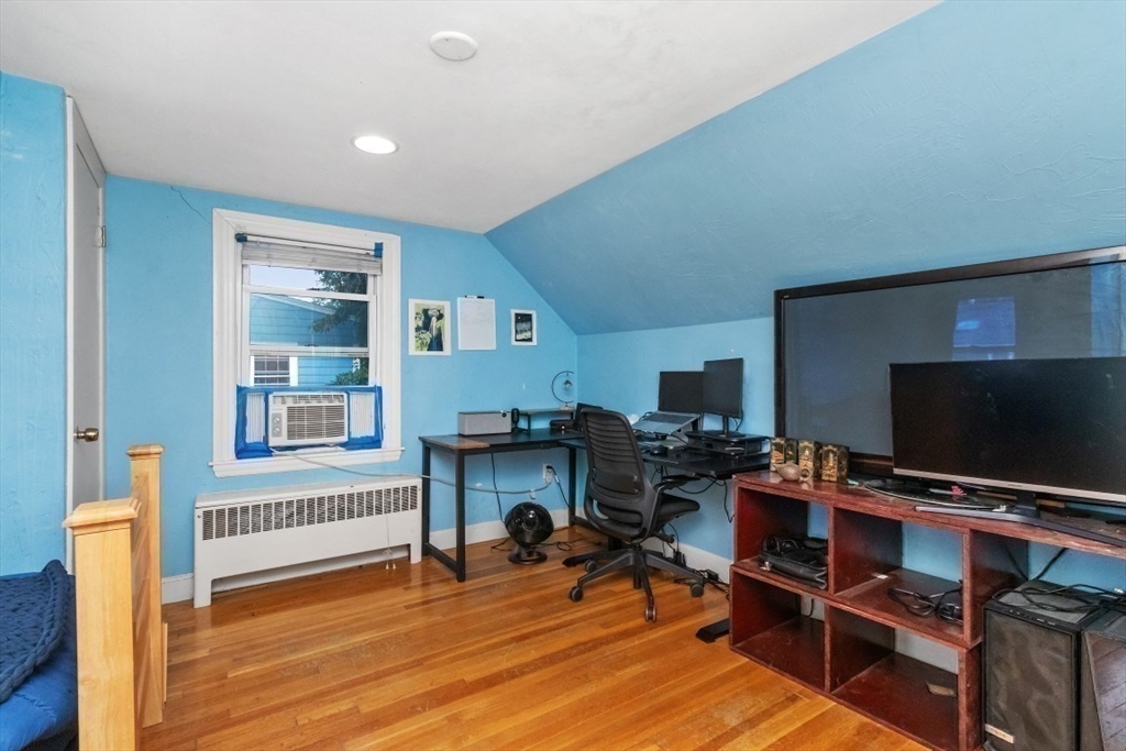 44 Barbara Road Newton, MA 02465 - Photo 17 of 34