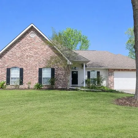 $2,100 | 926 Armand Street, Mandeville, LA 70448