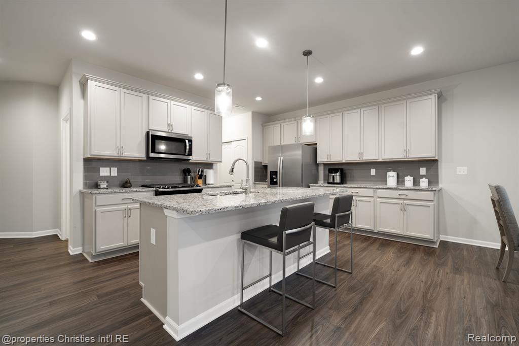 43580 Prospect Lane Novi, MI 48375 - Photo 4 of 27