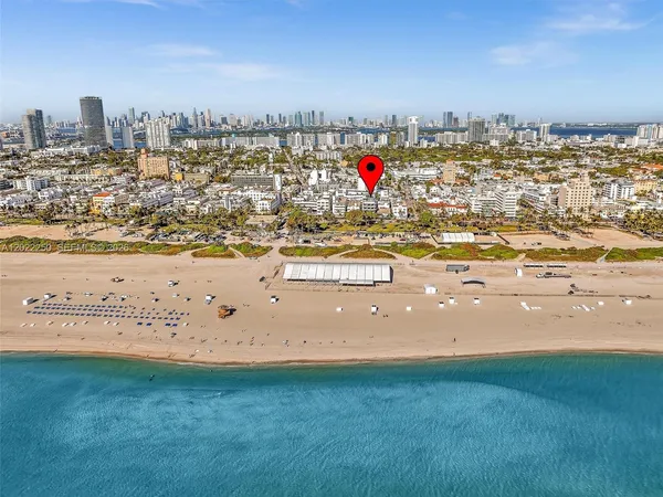 $2,500 | 1052 Ocean Drive, Unit C203, Miami Beach, FL 33139