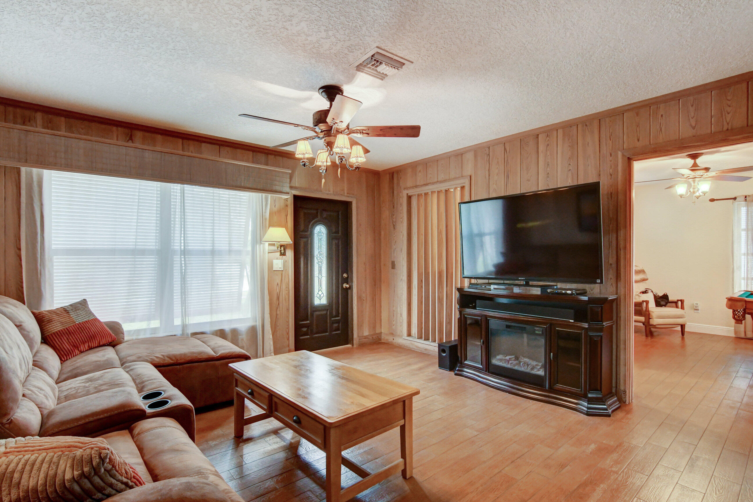 6465 High Ridge Road Lake Worth, FL 33462 - Photo 3 of 51 6465 High Ridge Dining 2