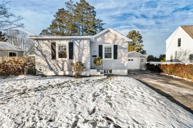 $475,000 | 51 Smythe Street, Middletown, RI 02842