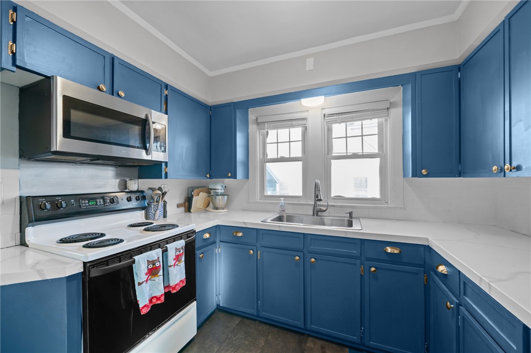 51 Smythe Street Middletown, RI 02842 - Photo 11 of 37