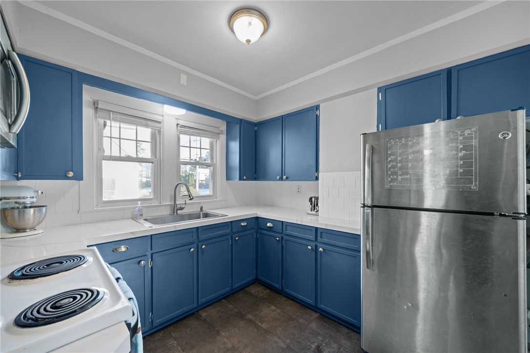 51 Smythe Street Middletown, RI 02842 - Photo 12 of 37