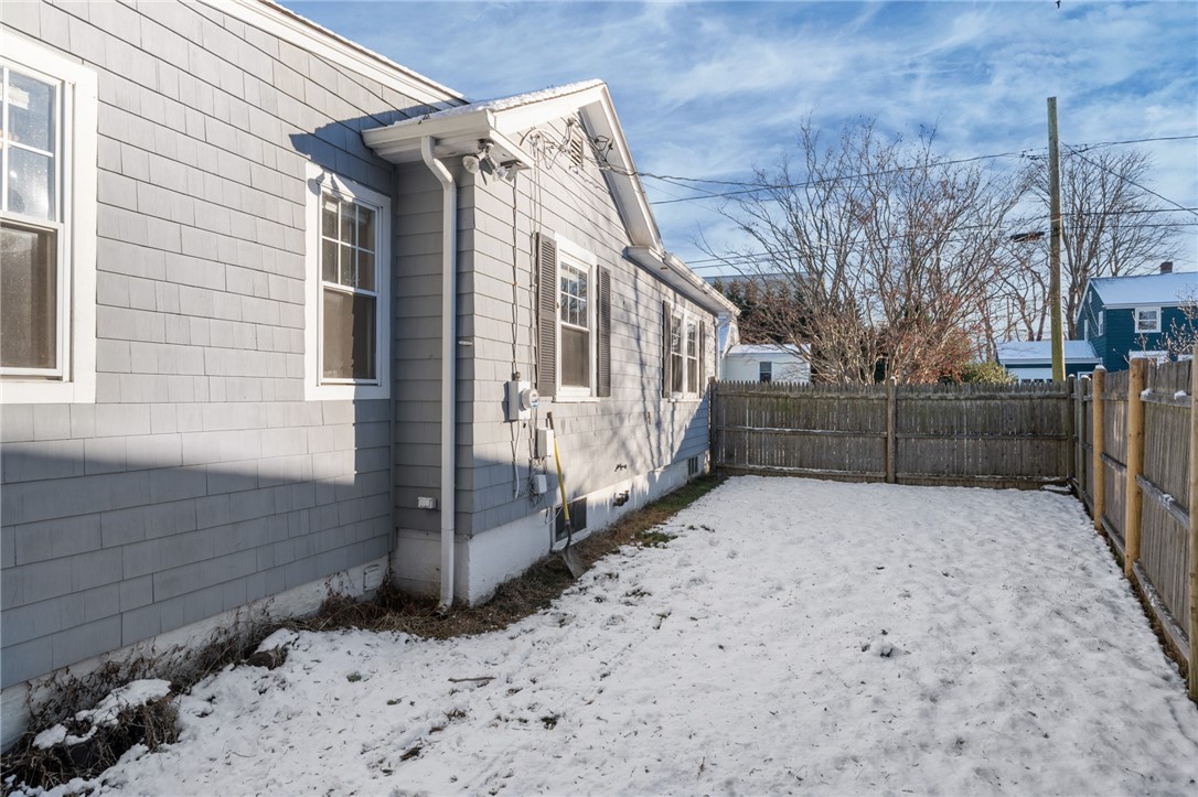 51 Smythe Street Middletown, RI 02842 - Photo 23 of 37