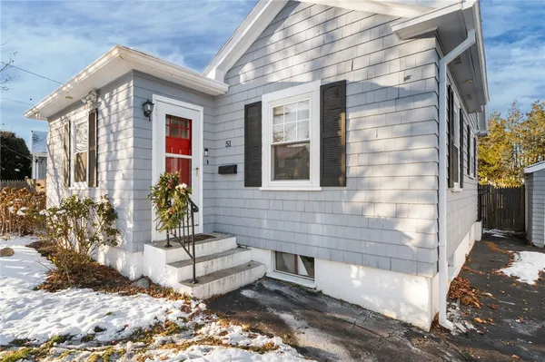 $475,000 | 51 Smythe Street, Middletown, RI 02842