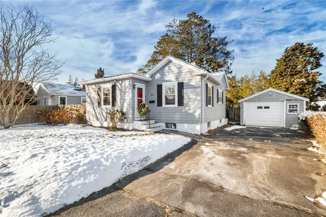 $475,000 | 51 Smythe Street, Middletown, RI 02842