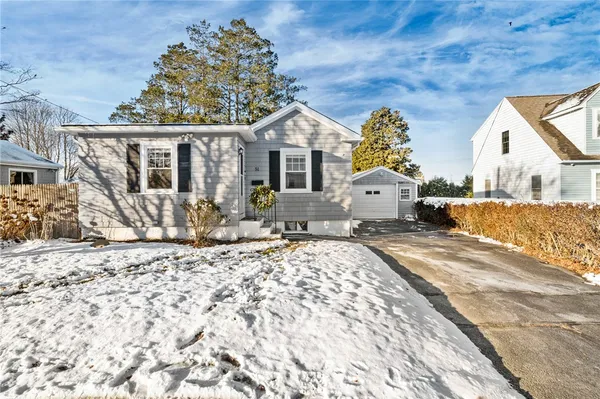 $475,000 | 51 Smythe Street, Middletown, RI 02842