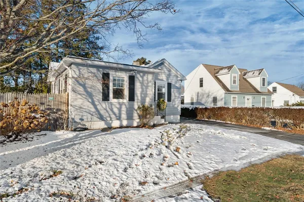 $475,000 | 51 Smythe Street, Middletown, RI 02842