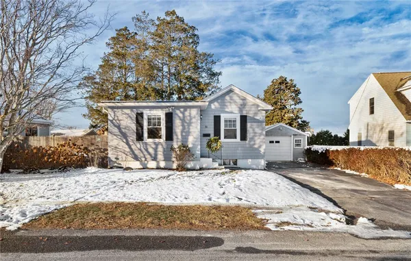 $475,000 | 51 Smythe Street, Middletown, RI 02842