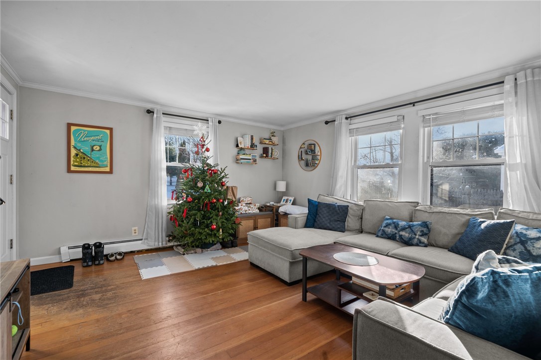 51 Smythe Street Middletown, RI 02842 - Photo 4 of 37