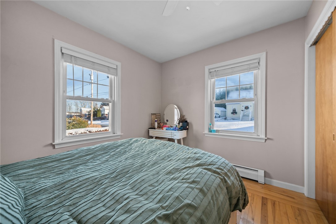 51 Smythe Street Middletown, RI 02842 - Photo 6 of 37