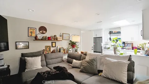 $998,000 | 716 North Harbor Boulevard, Anaheim, CA 92805