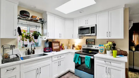 $998,000 | 716 North Harbor Boulevard, Anaheim, CA 92805