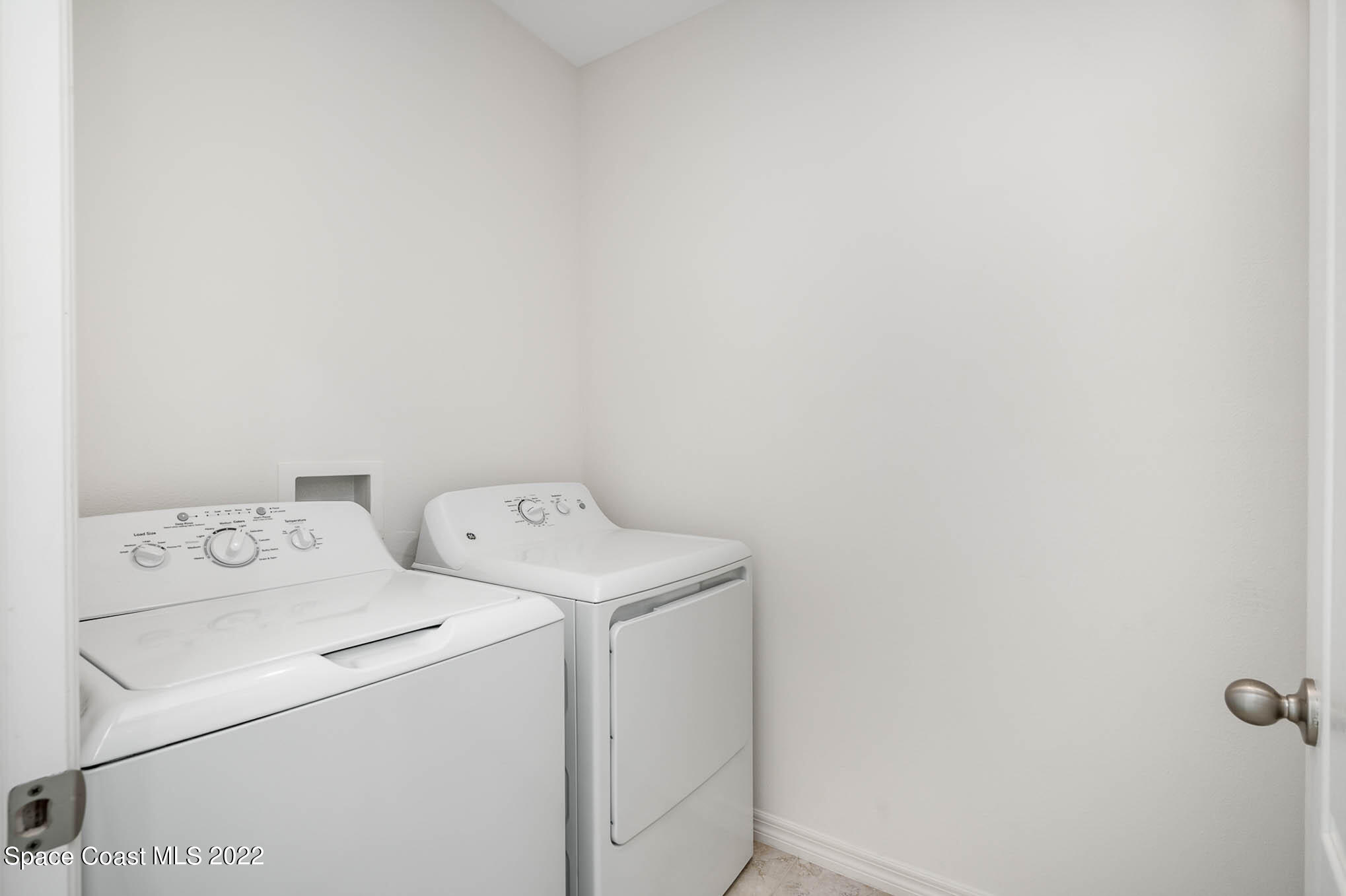 1061 Wabash Road Southeast Palm Bay, FL 32909 - Photo 15 of 22 a utility room with dryer and washer