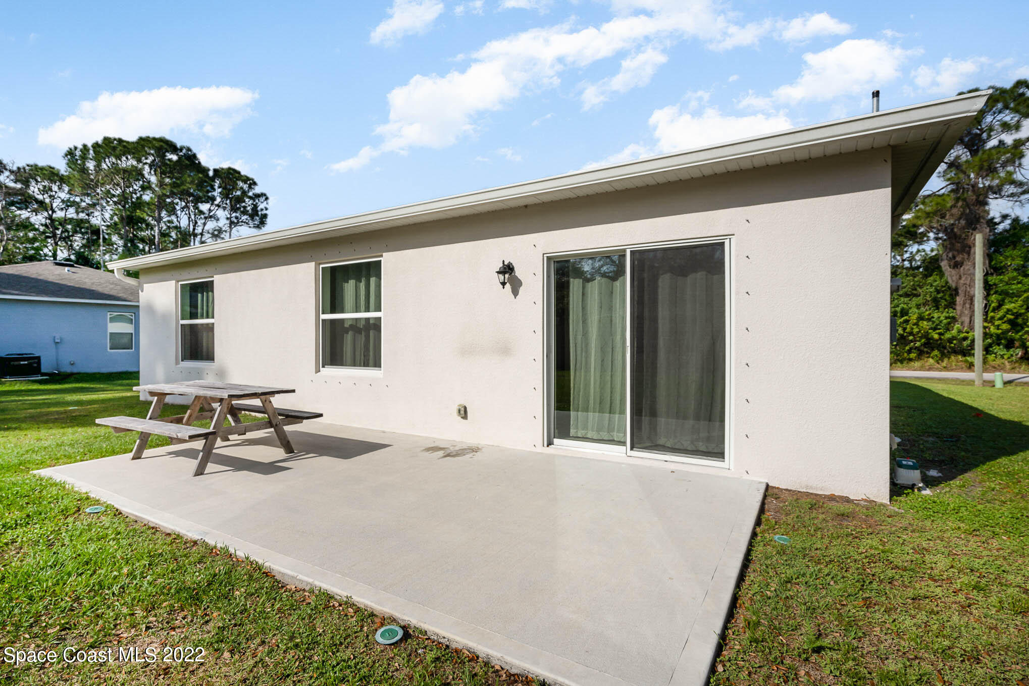 1061 Wabash Road Southeast Palm Bay, FL 32909 - Photo 21 of 22 a view of a patio with a table and chairs