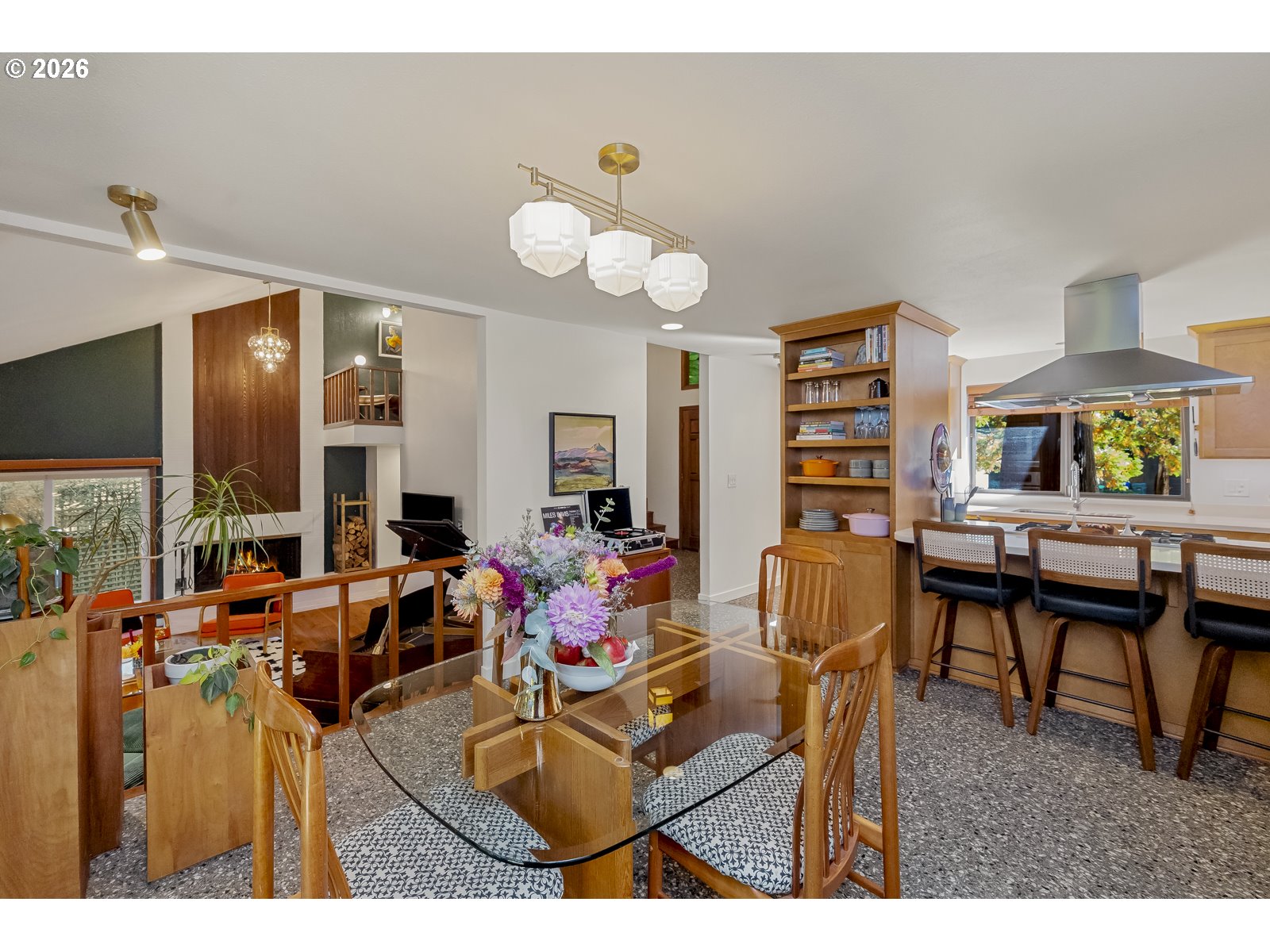 875 Southeast 25th Street Gresham, OR 97080 - Photo 12 of 48 a living room filled with furniture