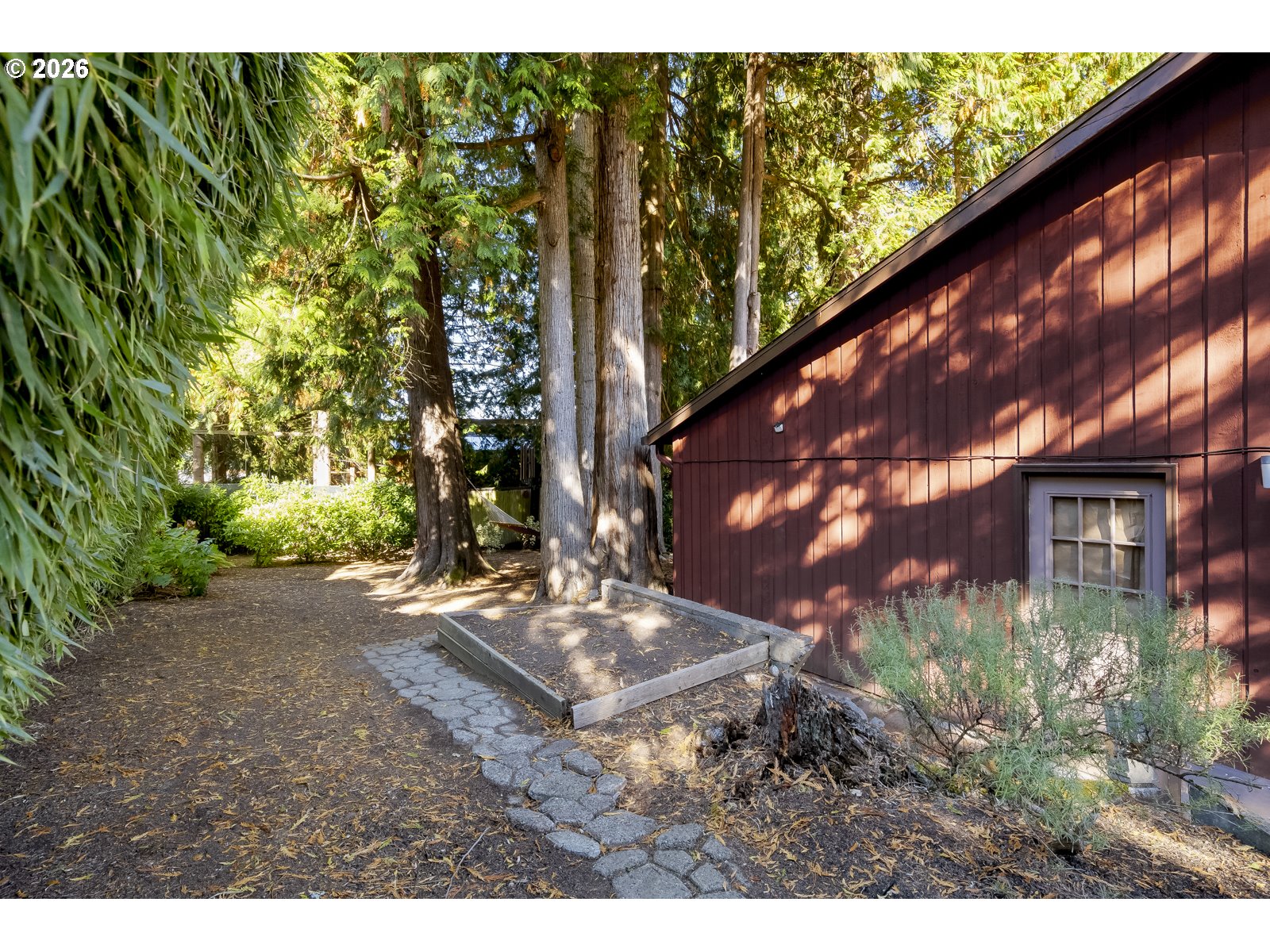 875 Southeast 25th Street Gresham, OR 97080 - Photo 44 of 48 a view of backyard with green space