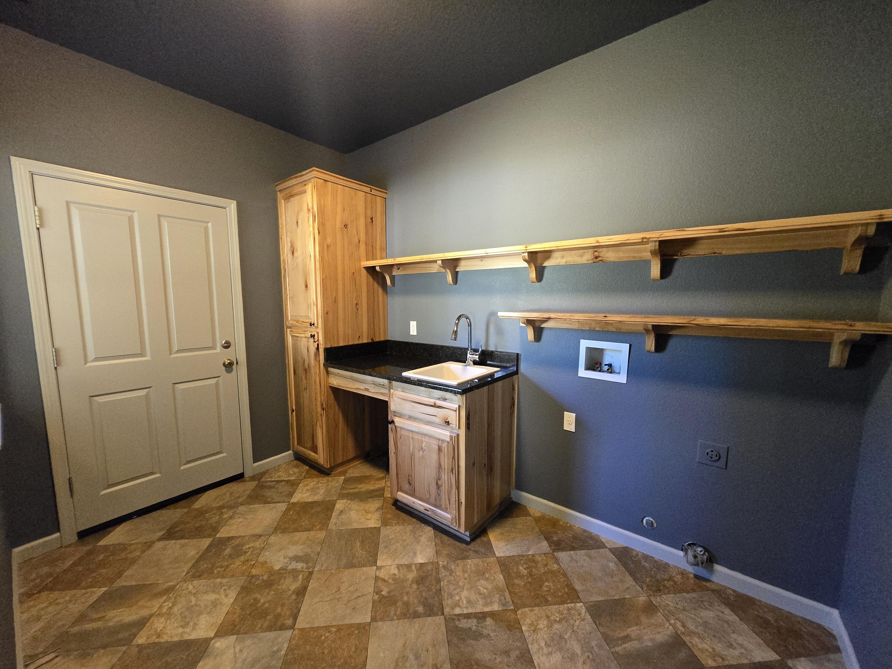 1730 Hugo Road Merlin, OR 97532 - Photo 28 of 37 20250529_150335