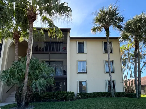$2,100 | 617 Sea Pine Way, Unit D1, Greenacres, FL 33415