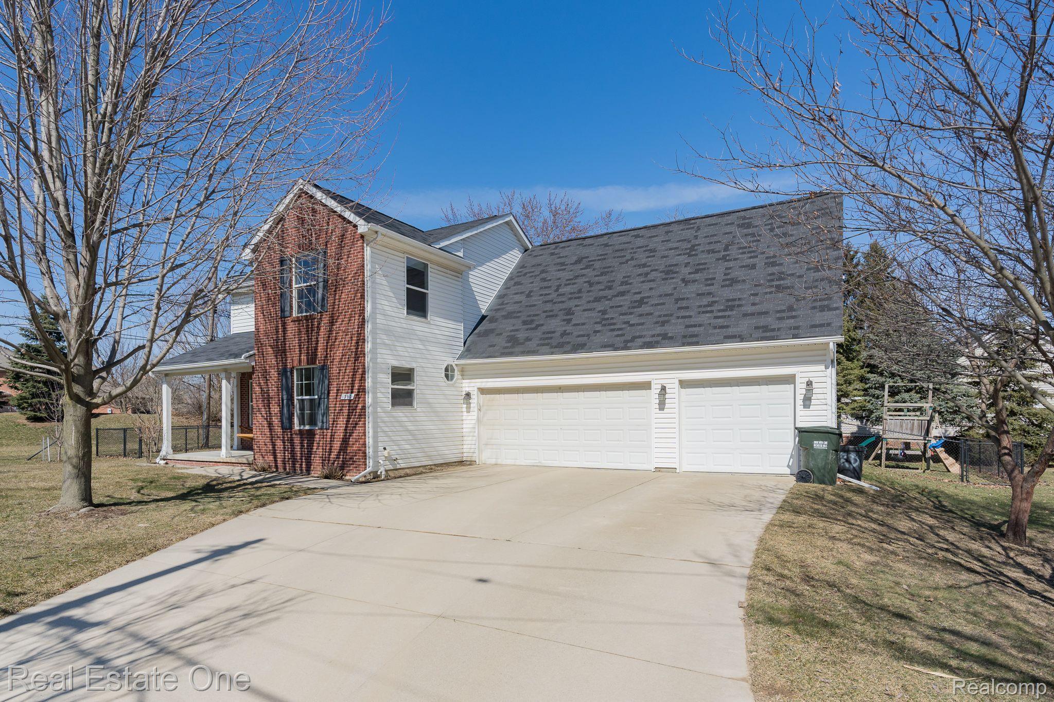 390 Shadywood Road Rochester, MI 48307 - Photo 2 of 38 Gallery Image 2