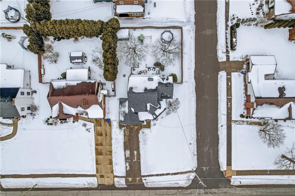 1359 Highland Road Sharon, PA 16146 - Photo 28 of 32 a view of living room with furniture and floor to ceiling